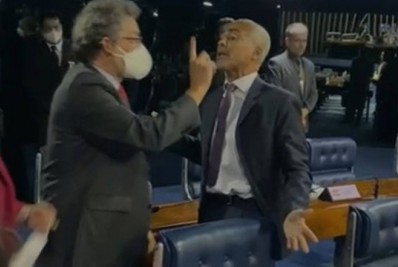 Vídeo: senadores Romário e Paulo Rocha discutem no plenário e são contidos por colegas