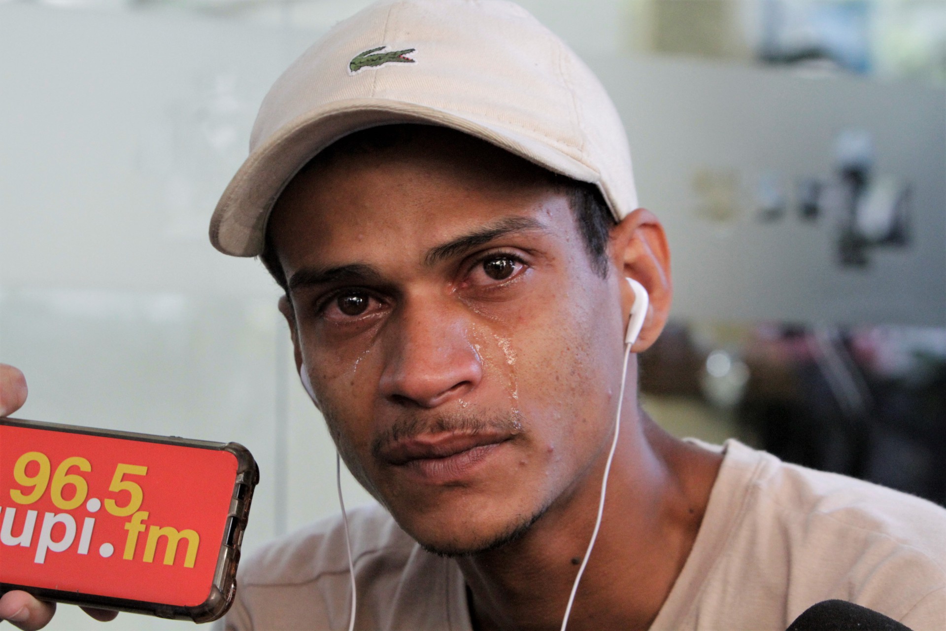 Lucas Soares na porta do Hospital Miguel Couto no Leblon, na quinta feira (02) - Marcos Porto/Ag&ecirc;ncia O Dia