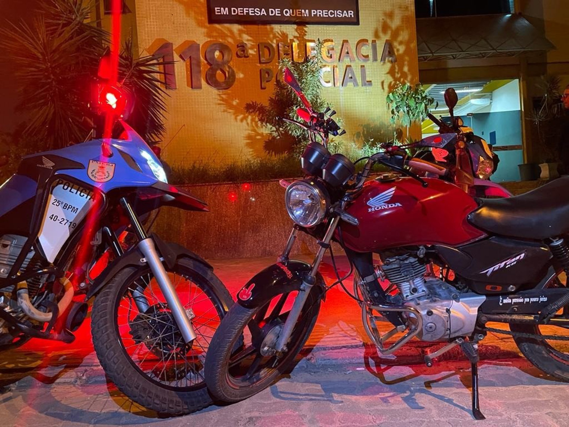 Dois homens são presos por receptação com moto furtada em Araruama - Letycia Rocha (RC24h)