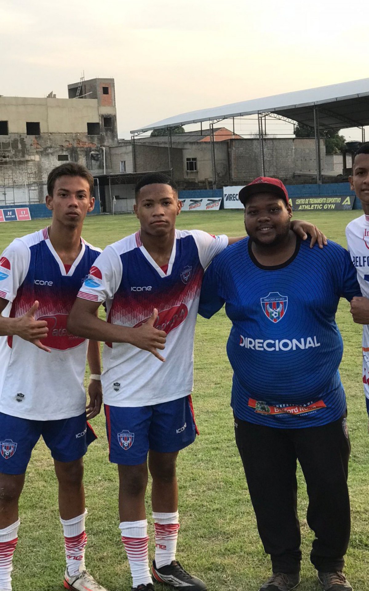 Coordenador Marcos Leandro com Jogadores do Sub 17