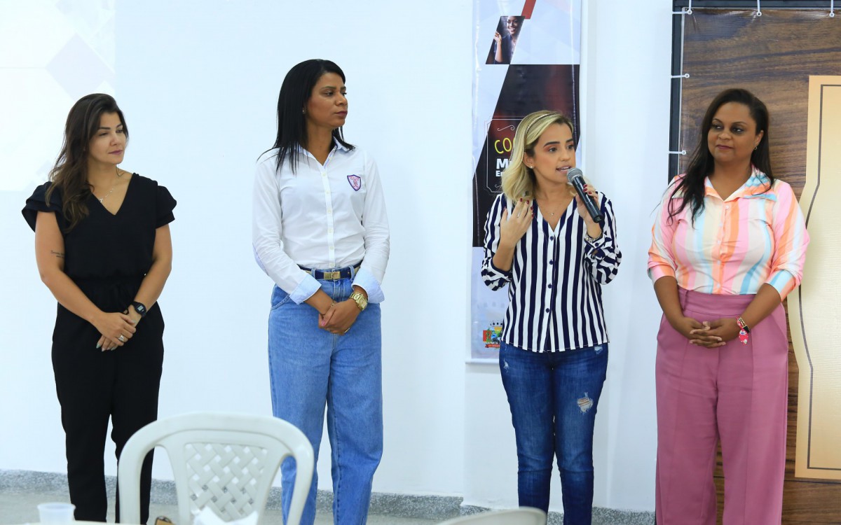 Secret&aacute;ria Brenda Carneiro destacou a import&acirc;ncia de reingressar as mulheres da mentoria no mercado de trabalho