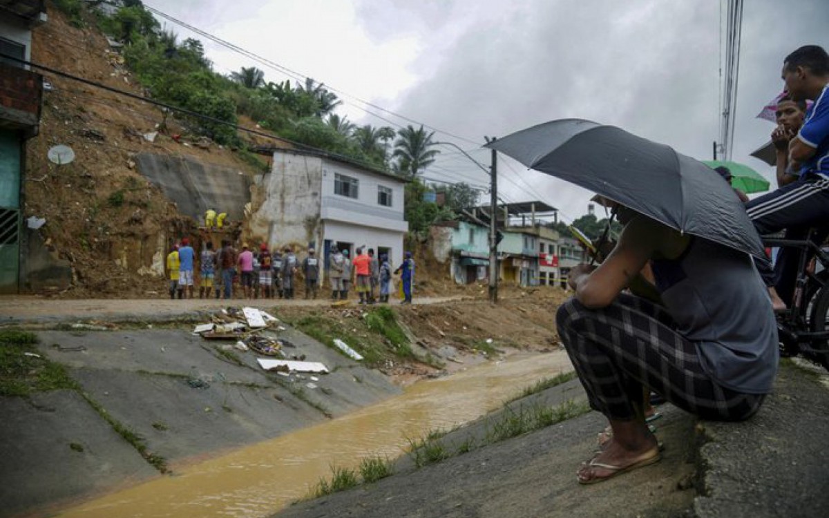Vítimas tiveram suas casas arrastadas pelas chuvas - Brenda Alcântara / AFP
