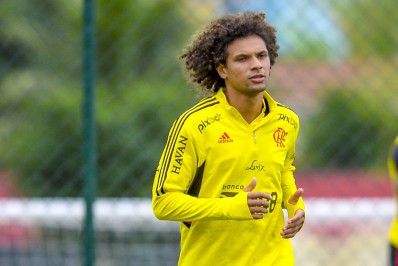 Flamengo recusa proposta de R$ 16,6 milhões do Fenerbahçe por Willian Arão