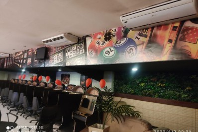 Polícia interdita bingo clandestino na Zona Norte do Rio; local tinha 72 máquinas de azar