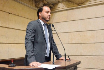 Carlos Bolsonaro é indicado para receber Medalha Tiradentes