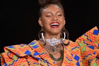 Ex-BBB Jessilane desfila na São Paulo Fashion Week