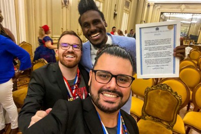 Carnavalescos e ator da Grande Rio são homenageados na Câmara do Rio