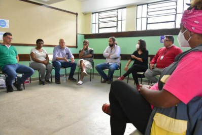 Prefeito visita 24 de Maio e anuncia início das obras na quadra da Escola Clemente Fernandes