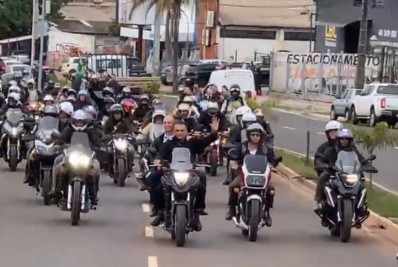 Bolsonaro convoca apoiadores para 'guerra' contra 'ladrões da liberdade'