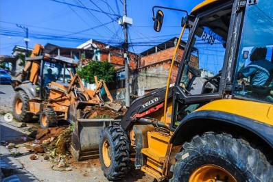 Ação conjunta entre a Prefeitura de Belford Roxo e 39º BPM retiram barricadas de mais 05 bairros