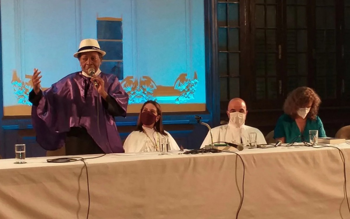 Noca da Portela foi homenageado em solenidade promovida pela UFRJ