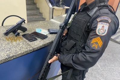 Polícia troca tiros com assaltantes e evita roubo de carro na Zona Sul 