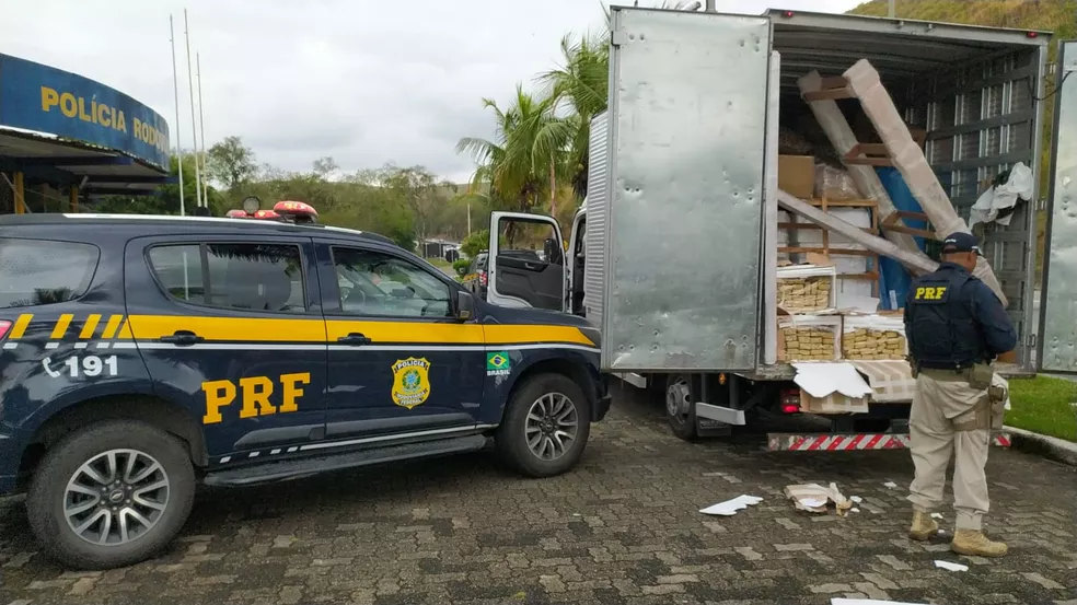 Duas pessoas são presas com 193 kg de maconha