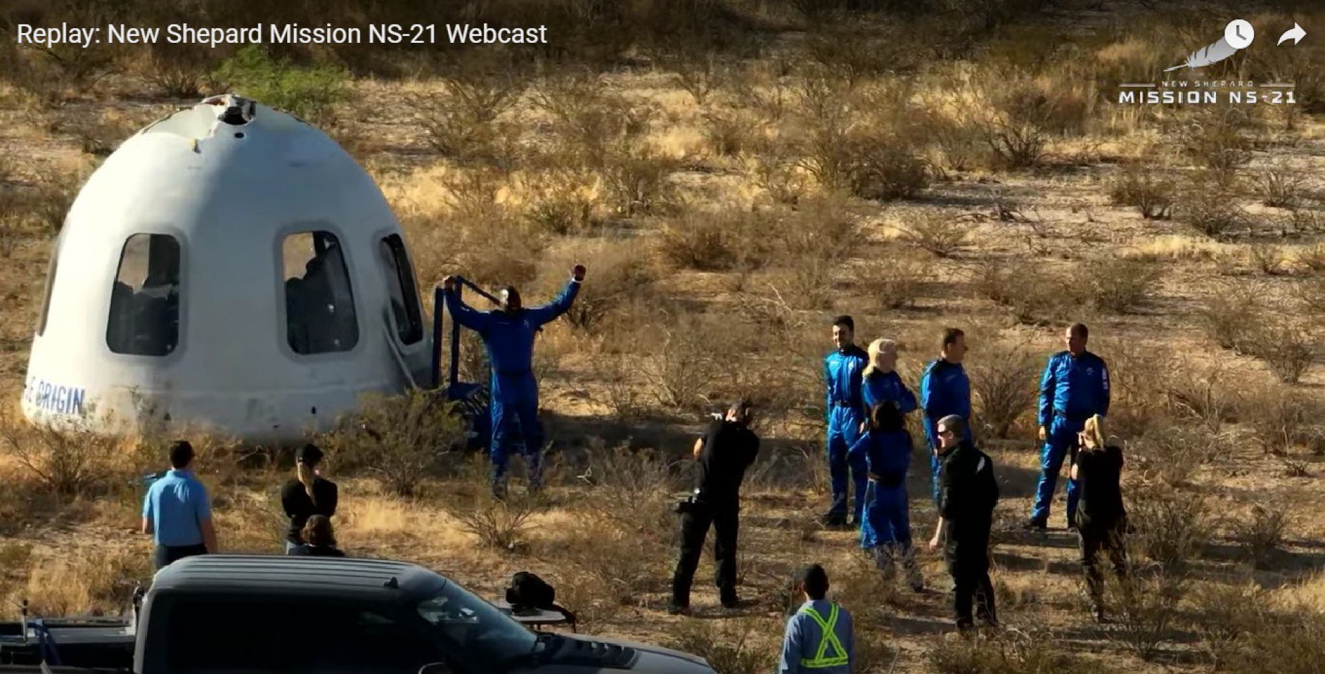 Tripulantes fazem fotos após pouso - Reprodução/Missions NS-21