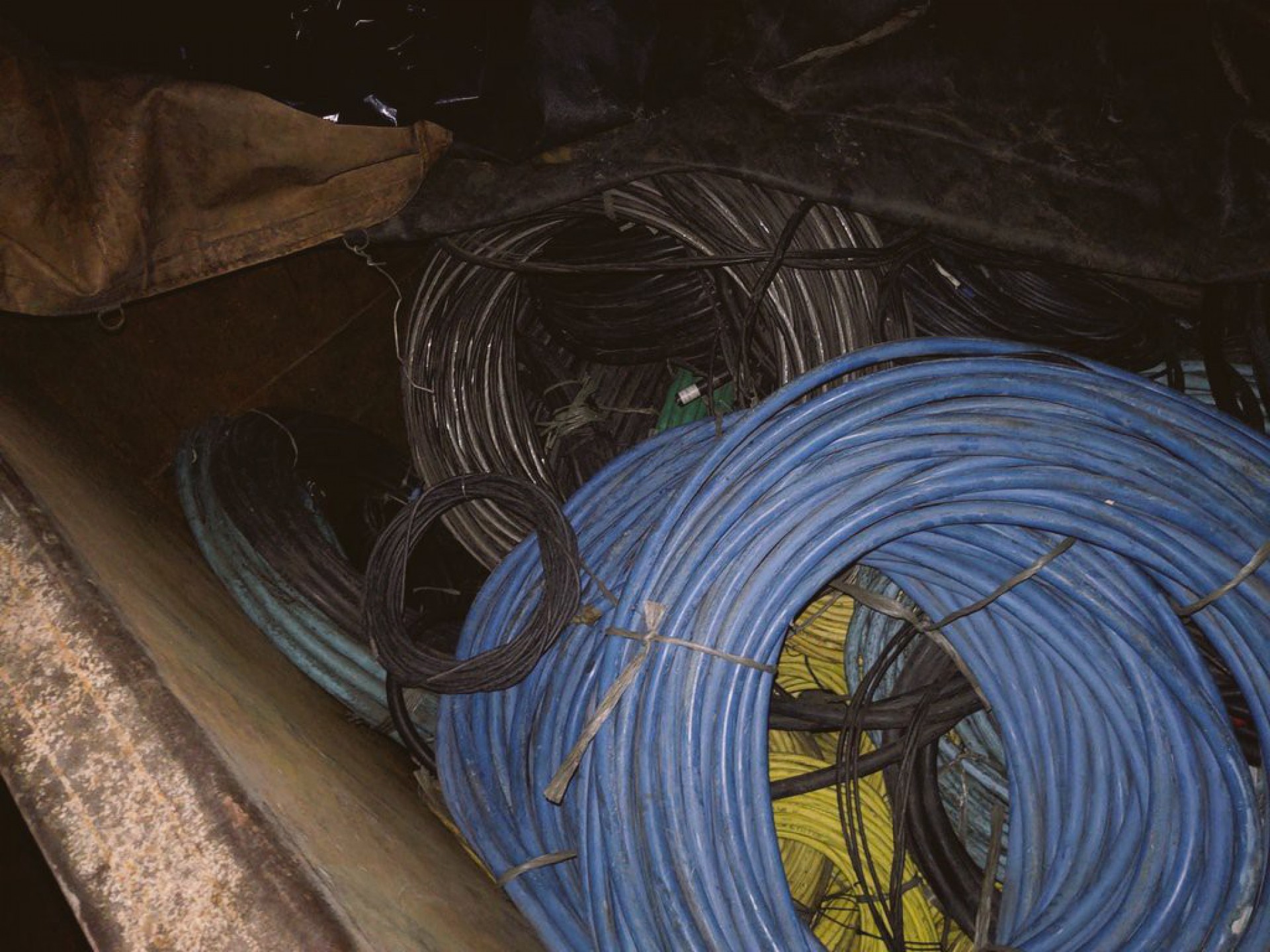 PMs localizaram quatro caçambas cheias de fio de cobre - Divulgação/Polícia Militar