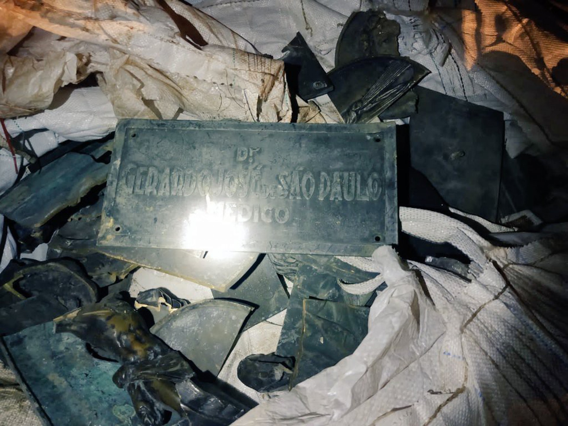 Militares encontraram meia tonelada de metal semelhante a bronze - Divulgação/Polícia Militar