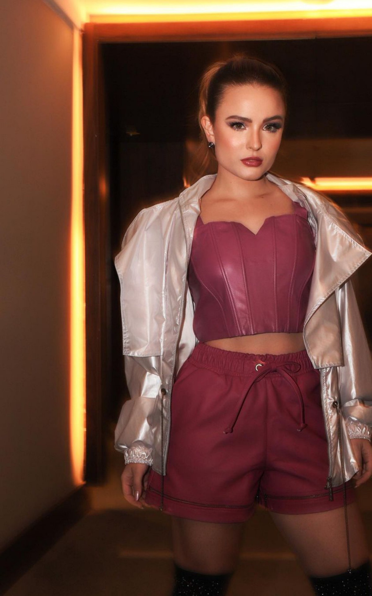 Larissa Manoela celebra o 1&ordm; anivers&aacute;rio de sua empresa de telefonia com pocket show em S&atilde;o Paulo