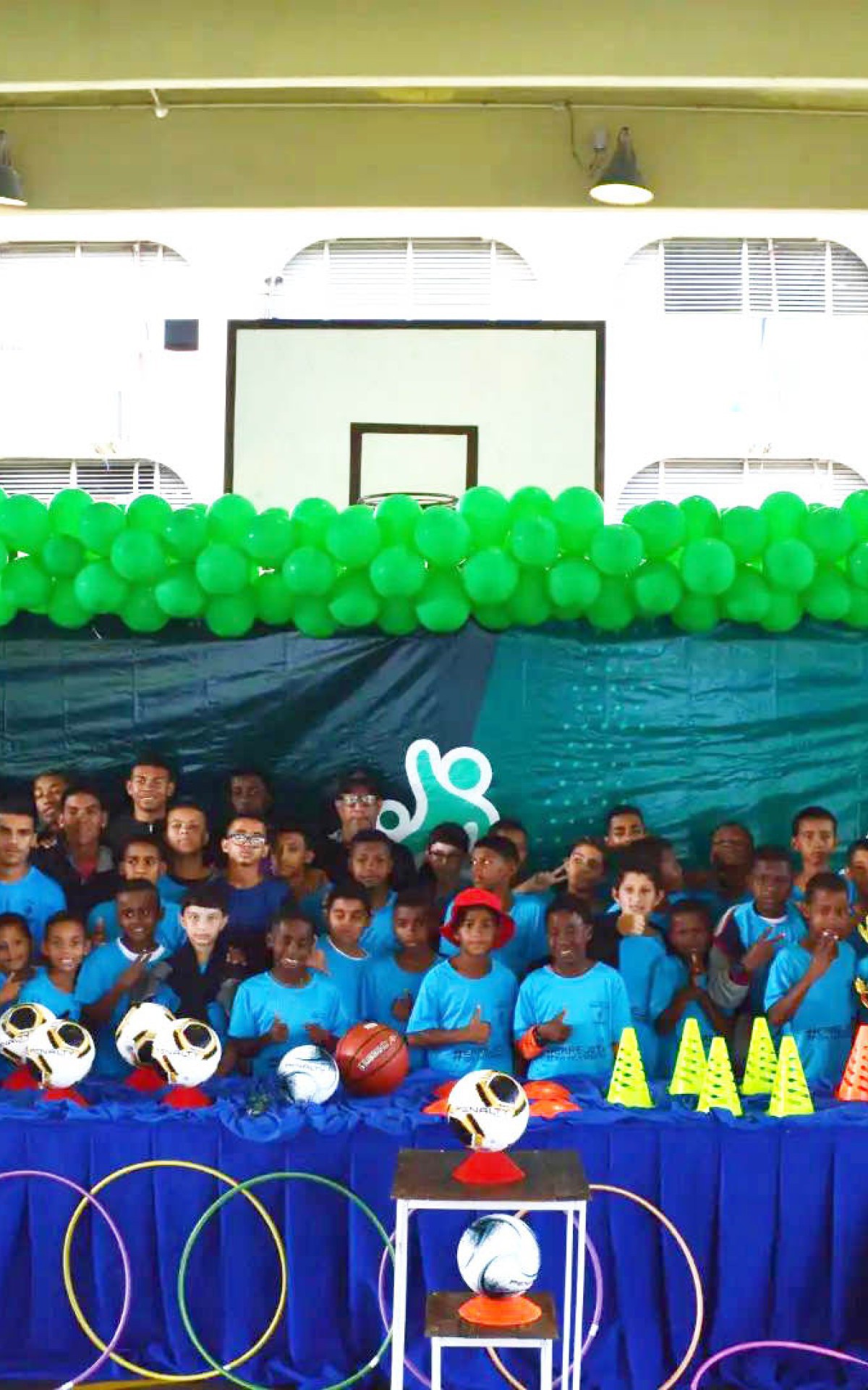 A entrega do kit esportivo foi marcada por uma cerim&ocirc;nia com alguns dos usu&aacute;rios dos programas esportivos