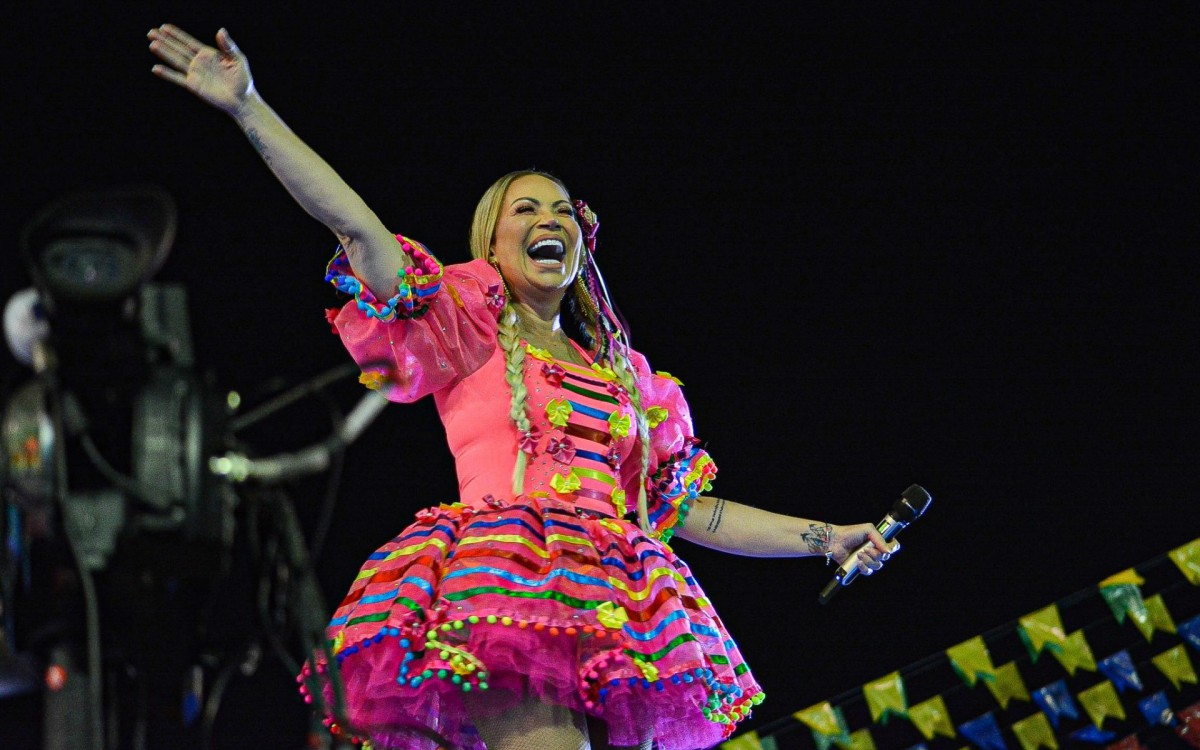 Solange Almeida foi uma das atra&ccedil;&otilde;es do 1&ordm; dia do S&atilde;o Jo&atilde;o de Caruaru