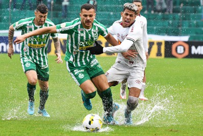 Em jogo marcado por muita chuva, Fluminense é derrotado pelo Juventude