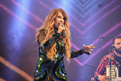 Elba Ramalho é diagnosticada com covid-19 e cancela agenda de shows