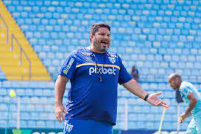 Vasco sonda Eduardo Barroca, técnico do Avaí, para substituir Zé Ricardo