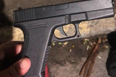 Passageira fica ferida ao ser empurrada de carro em assalto na Zona Norte