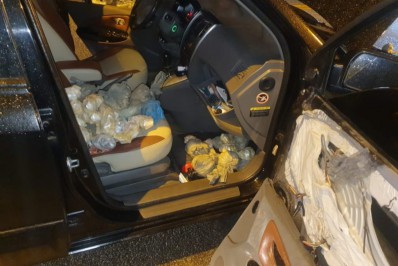 PM prende duas pessoas transportando cocaína, haxixe e maconha em Araruama 