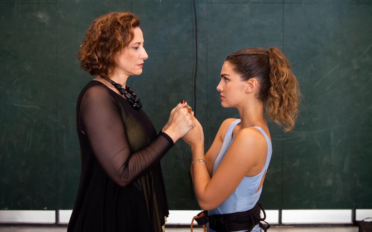 Olívia (Paula Braun) e Lou (Vitoria Bohn) - Globo/João Miguel Júnior