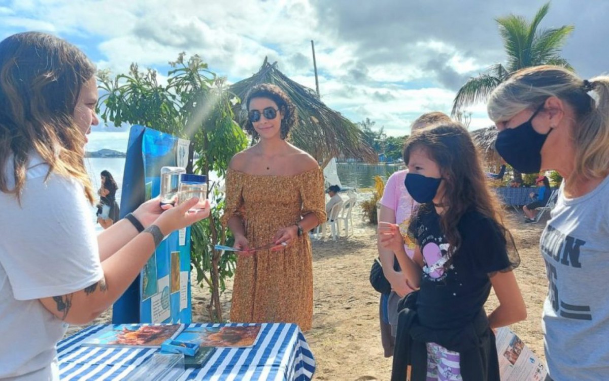 Praia do Arrast&atilde;o ganha placa de preserva&ccedil;&atilde;o dos cavalos-marinhos em S&atilde;o Pedro da Aldeia
