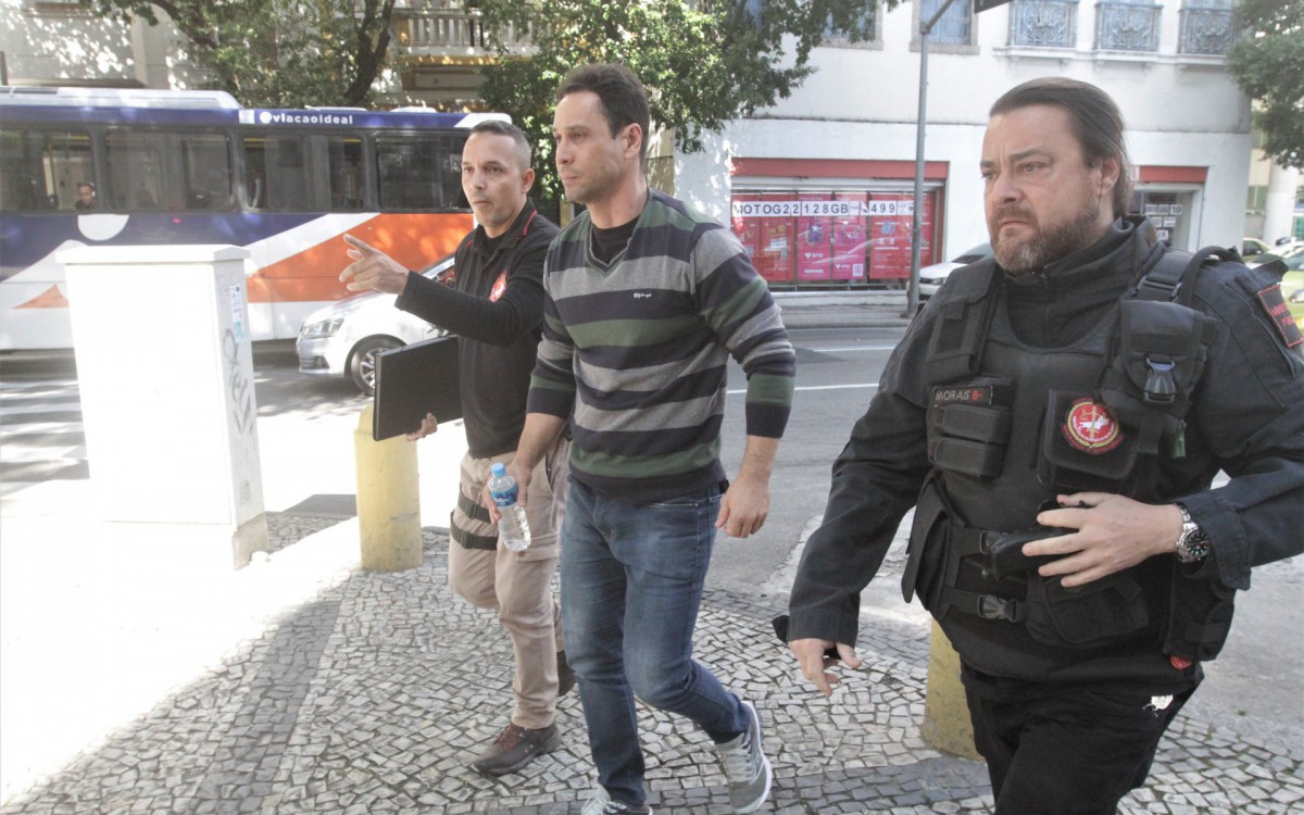 Chegada do Policial Civil Fabrini Costa Alves na chefia de policia no centro, o policial foi preso pelo Ministerio Publico, nesta segunda feira (06).