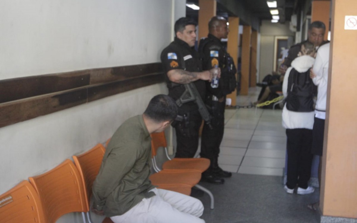 Homem é preso por assaltar ônibus da linha Galeão-Charitas
 - Foto: Marcos Porto / Agência O Dia