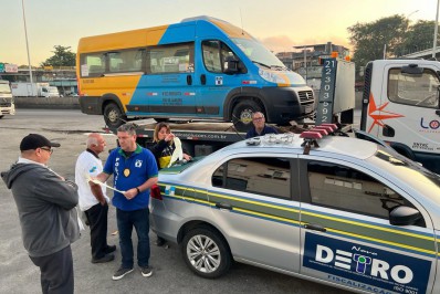Detro faz operação para fiscalizar vans na Avenida Brasil
