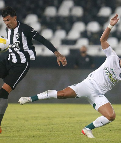  RJ - Partida entre Botafogo x Goias pelo Campeonato Brasileiro no Estádio Nilton Santos, Rio de Janeiro. Nesta segunda (06). 
