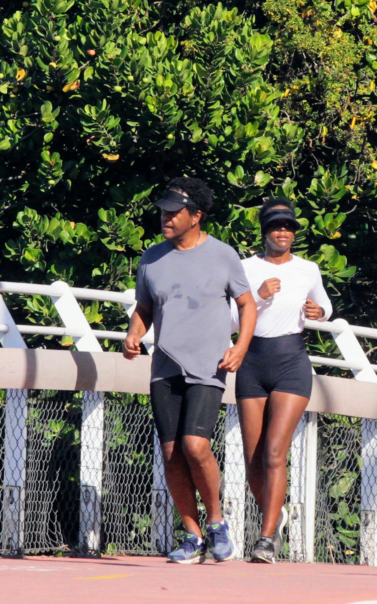 Maju Coutinho e Agostinho Paulo Moura se exercitam na Zona Sul do Rio