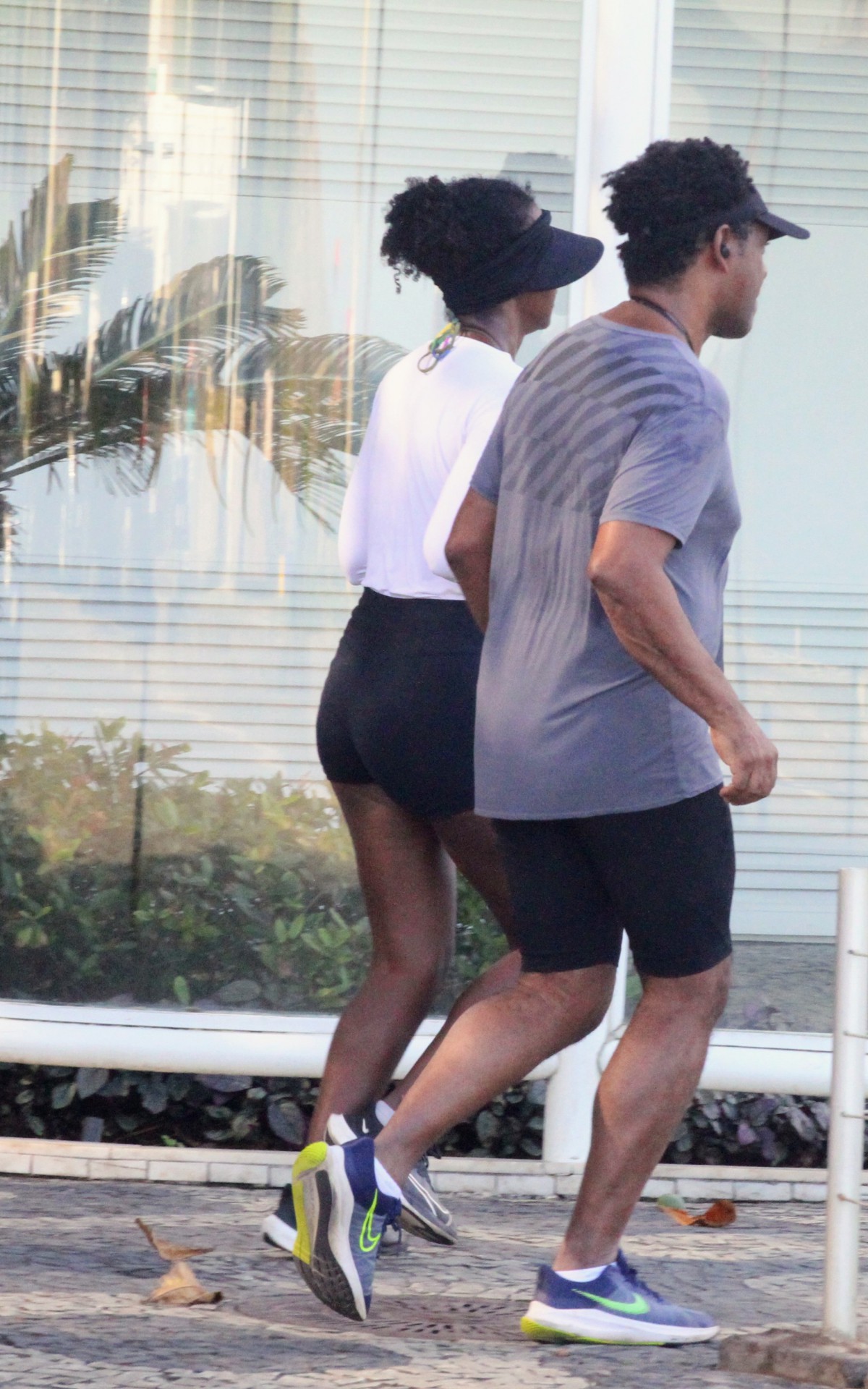 Maju Coutinho e Agostinho Paulo Moura se exercitam na Zona Sul do Rio