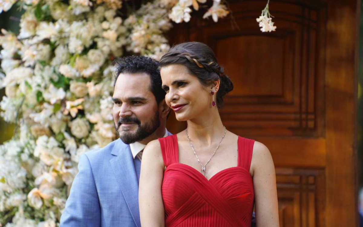 Luciano e a mulher, Fl&aacute;via Fonseca