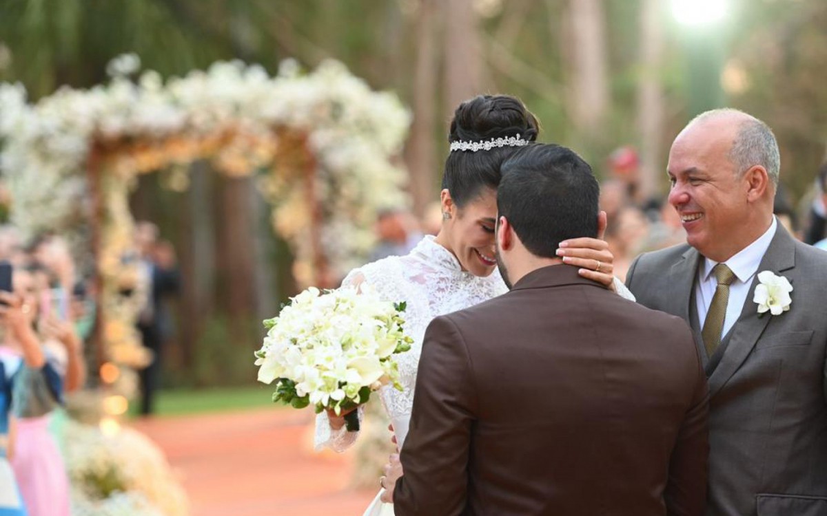 Izabella Camargo e Nathan Camargo se casam em Goi&acirc;nia