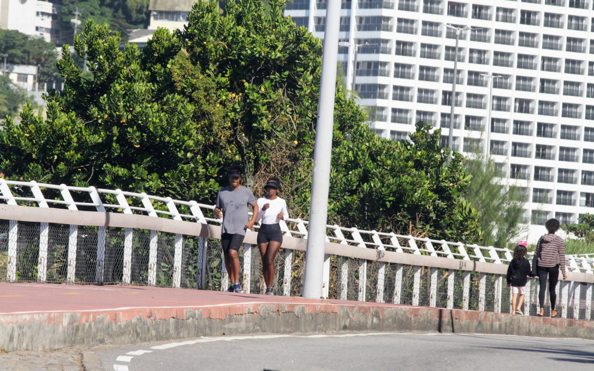 Maju Coutinho e Agostinho Paulo Moura se exercitam na Zona Sul do Rio
