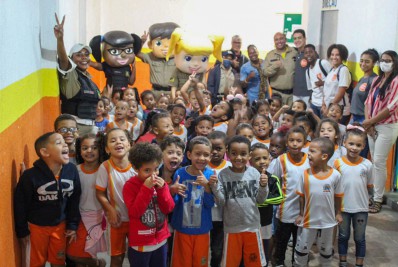 Guardas Municipais de Belford Roxo e Mesquita  participam de atividades lúdicas em creche