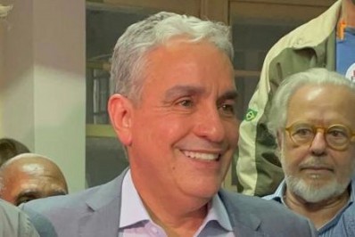 André Ceciliano incorpora Salmo de seu número de urna ao discurso