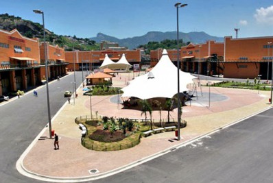 Bombeiros realizam simulado de combate a incêndio na Cidade do Samba