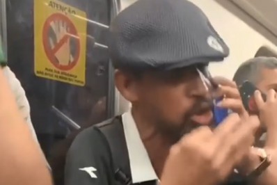 Vídeo: Homem pede 'ajuda' de passageiros de trem para convencer esposa de que está em vagão