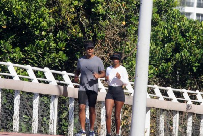 Que disposição! Maju Coutinho se exercita com o marido