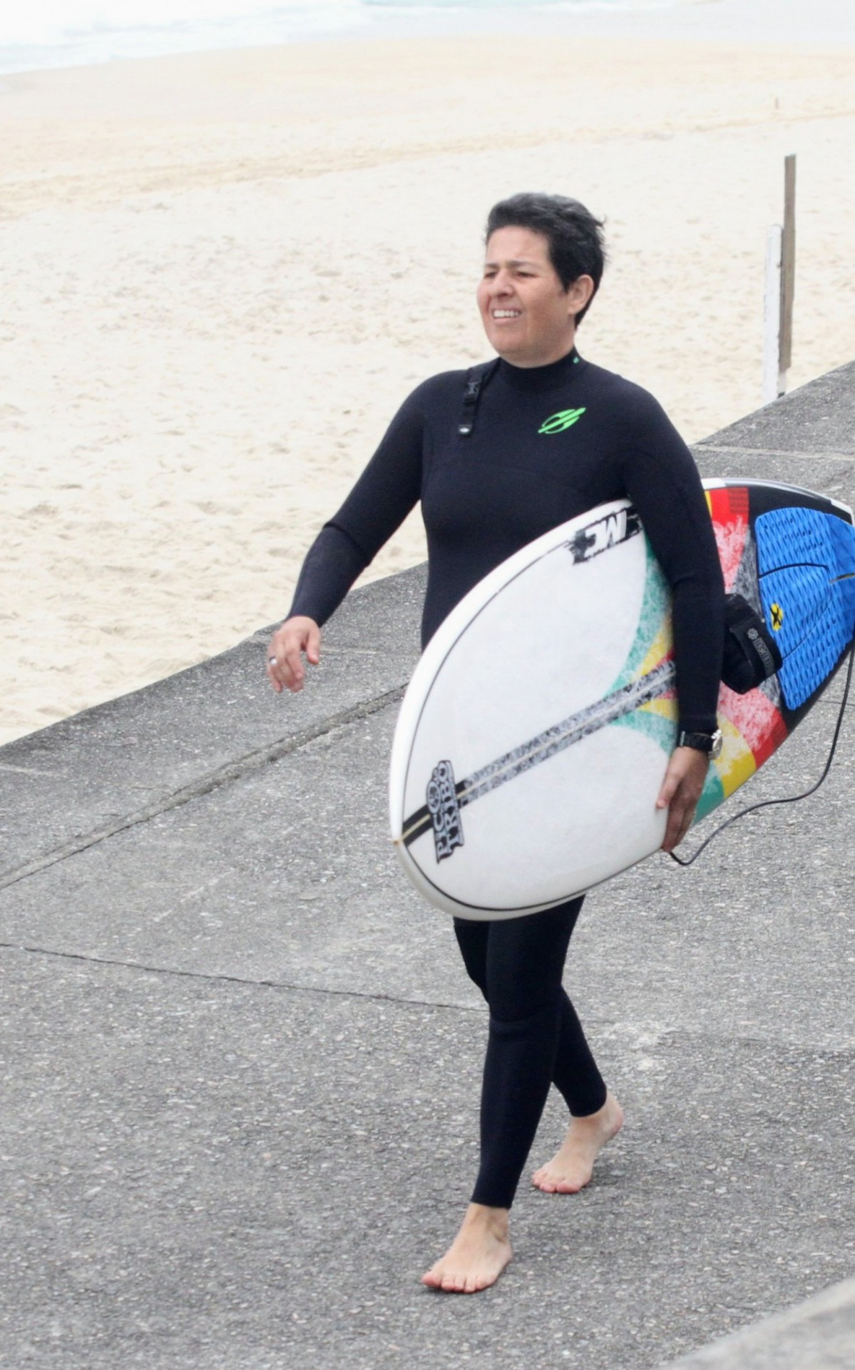 Adriane Bonato surfa na Praia de S&atilde;o Conrado, na Zona Sul do Rio, na tarde desta quarta-feira