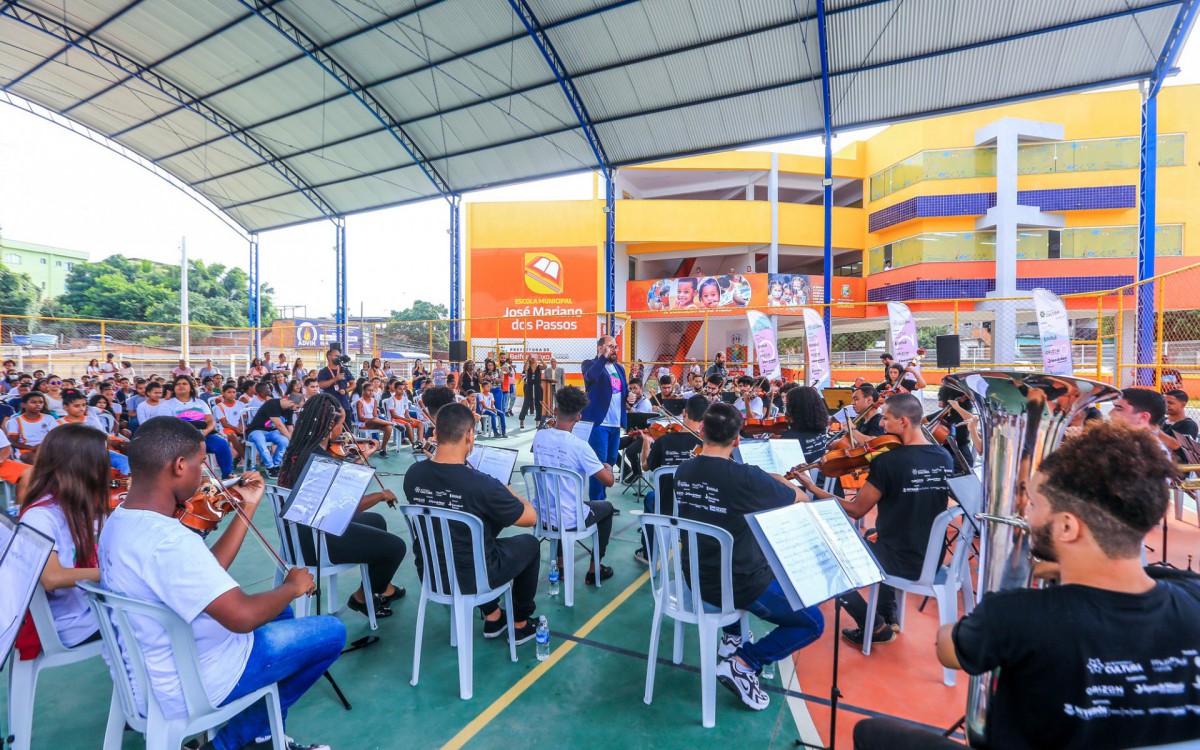 A quadra da Escola Municipal Jos&eacute; Mariano dos Passos ficou lotada para a apresenta&ccedil;&atilde;o