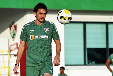 Pouco utilizado em 2022, jogador sofre lesão grave no joelho e pode renovar com o Fluminense