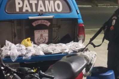 PM apreende drogas enterradas em tonel na Prainha, em Arraial do Cabo