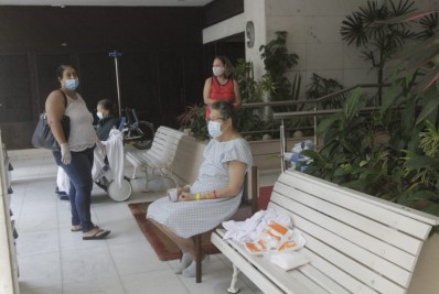 Prédios abrem portarias para receber pacientes do Hospital São Lucas após incêndio