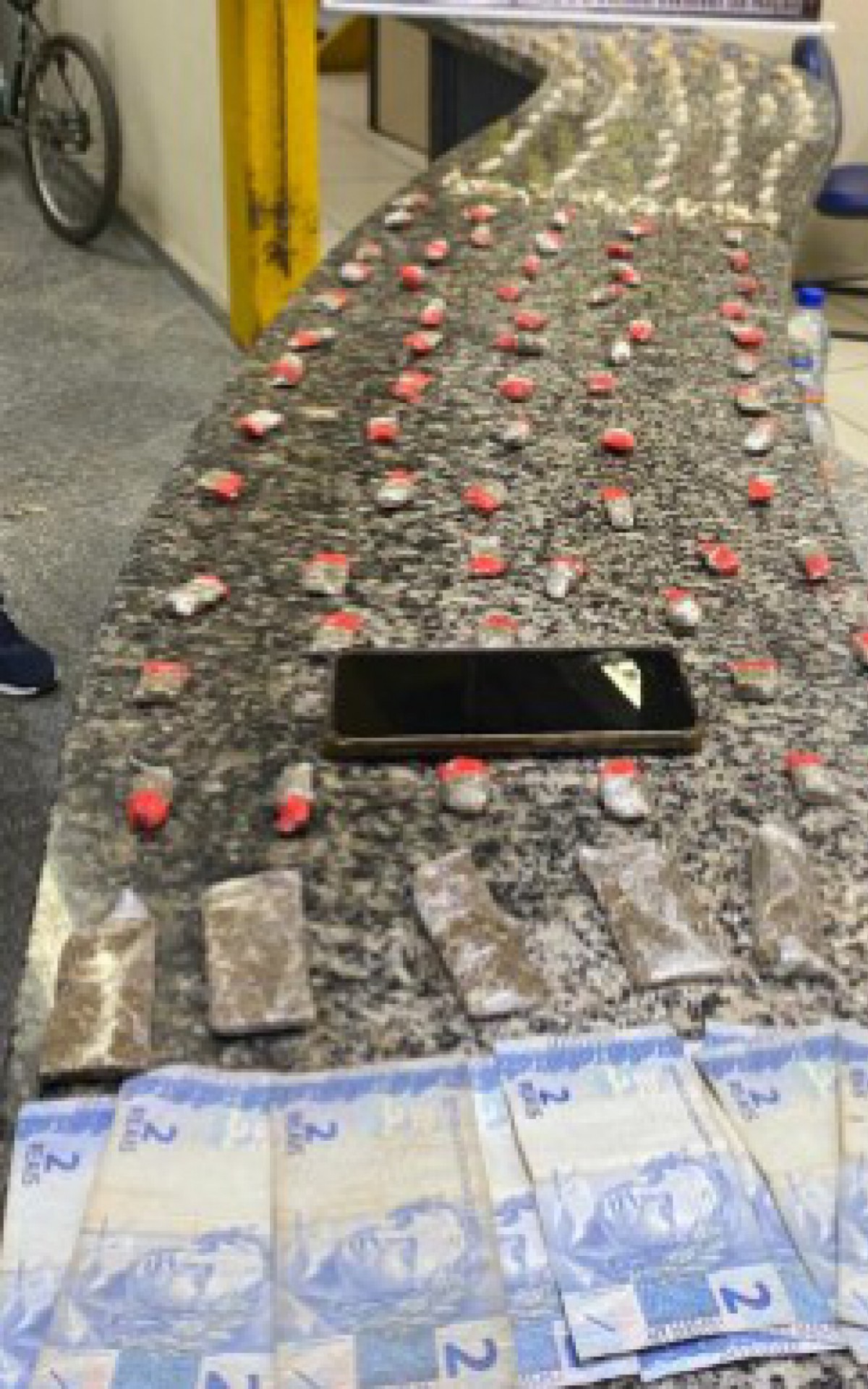 O homem foi encaminhado para a 118&ordf; DP, autuado e preso